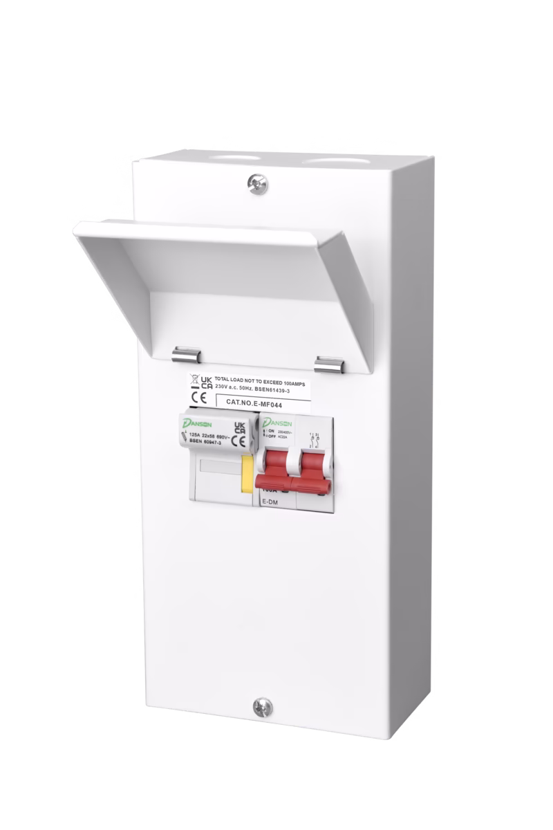 E-MF044-2023 (1) ELEGANT 4 MODULE FUSE UNIT WHITE C/W 100A MAIN SWITCH & FUSE CARRIER - Image 1
